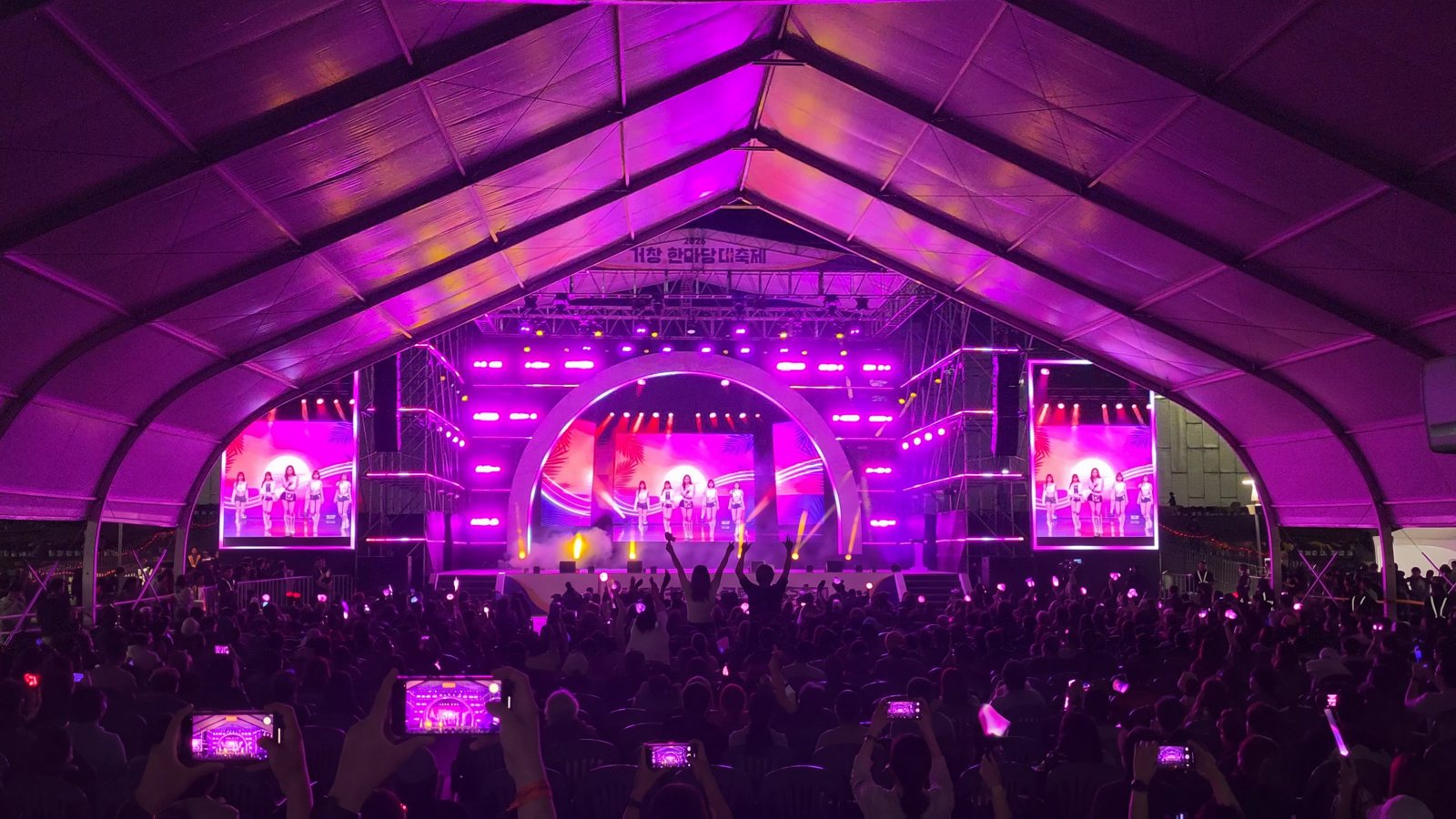 AIアイドルSweeTeez、世界初のオフラインK-POPステージを大盛況で終える——「AIアイドル・ライブ時代」の幕開け